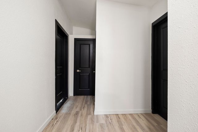 1077 E Blaine Street, Springfield, MO 65803