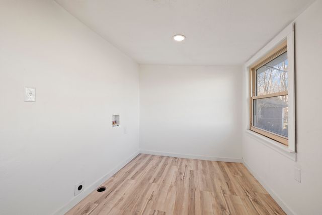 1077 E Blaine Street, Springfield, MO 65803