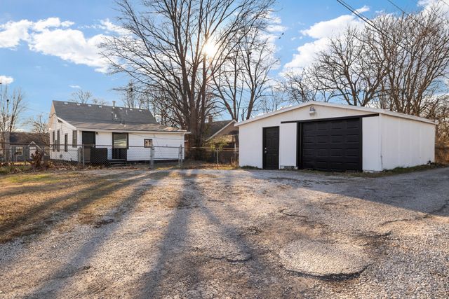 1077 E Blaine Street, Springfield, MO 65803