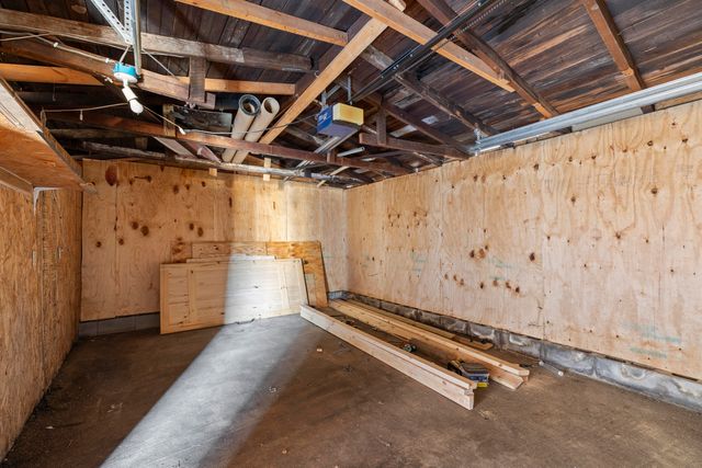 1077 E Blaine Street, Springfield, MO 65803