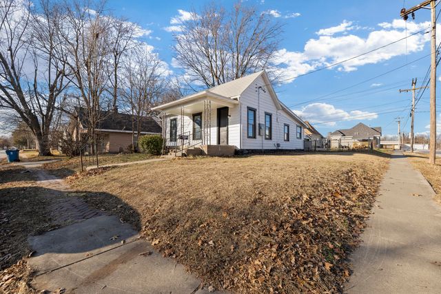 1077 E Blaine Street, Springfield, MO 65803