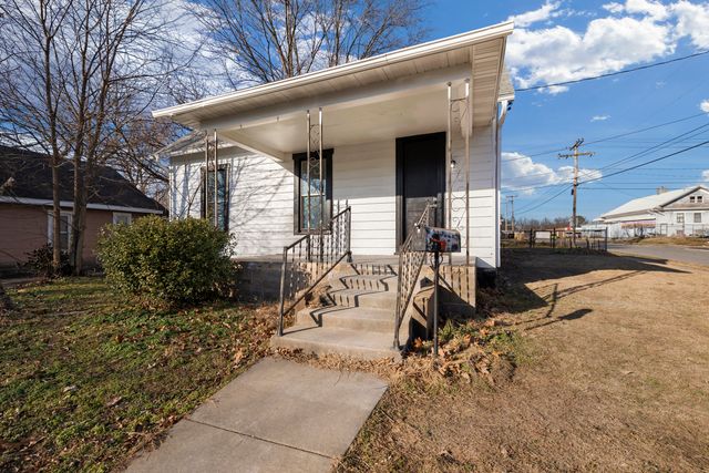 1077 E Blaine Street, Springfield, MO 65803