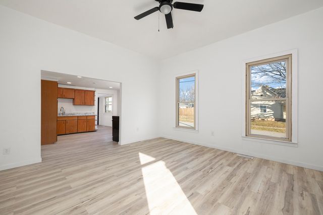 1077 E Blaine Street, Springfield, MO 65803