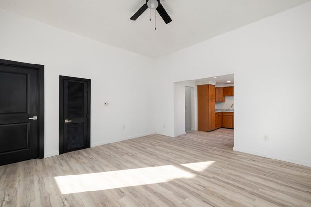 1077 E Blaine Street, Springfield, MO 65803