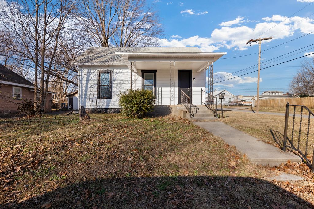 1077 E Blaine Street, Springfield, MO 65803