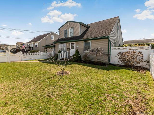 159 Montgomery Avenue, Oceanside, NY 11572