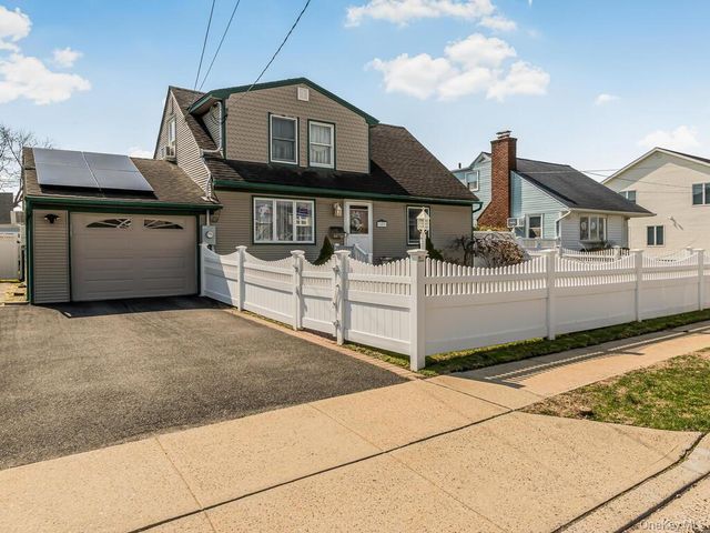 159 Montgomery Avenue, Oceanside, NY 11572