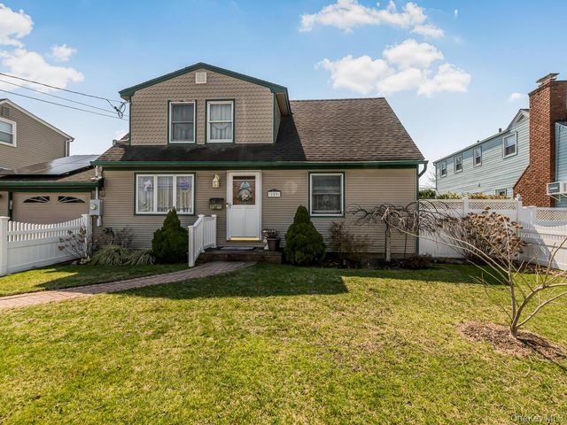 159 Montgomery Avenue, Oceanside, NY 11572