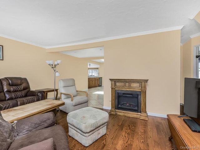 159 Montgomery Avenue, Oceanside, NY 11572