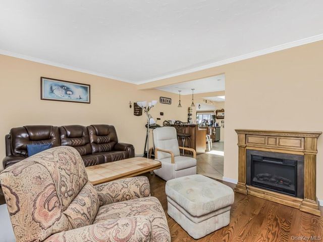 159 Montgomery Avenue, Oceanside, NY 11572