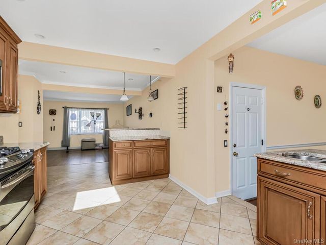 159 Montgomery Avenue, Oceanside, NY 11572