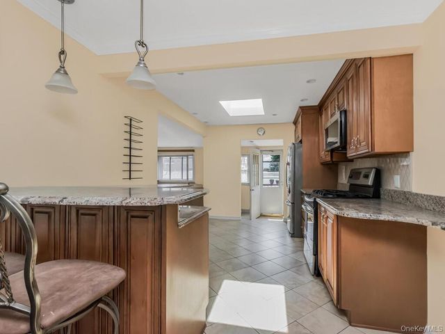 159 Montgomery Avenue, Oceanside, NY 11572