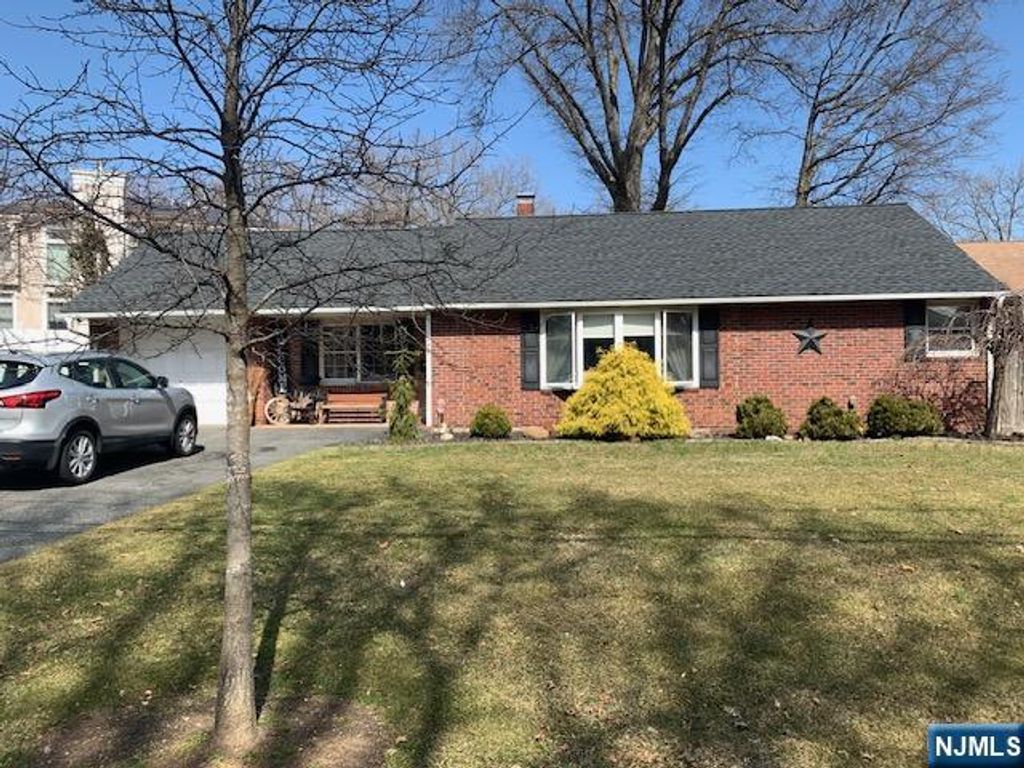 179 Clayton Terrace, Paramus, NJ 07652