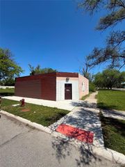 12901 Kelly Road, Detroit, MI 48224