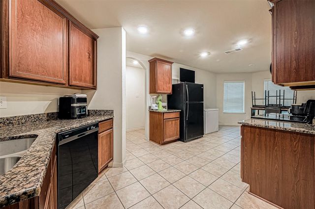 9915 Garnet Grove Drive, Rosharon, TX 77583