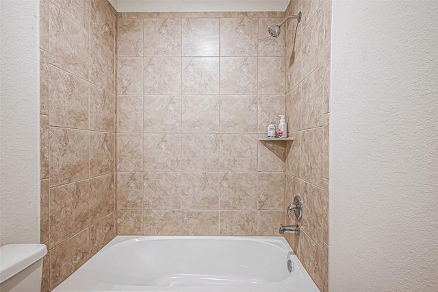 9915 Garnet Grove Drive, Rosharon, TX 77583