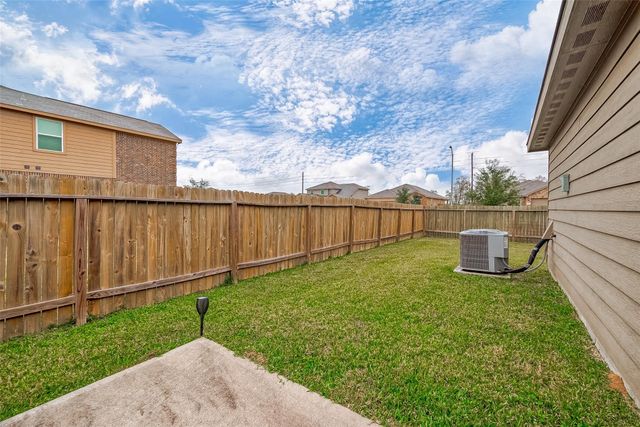 9915 Garnet Grove Drive, Rosharon, TX 77583