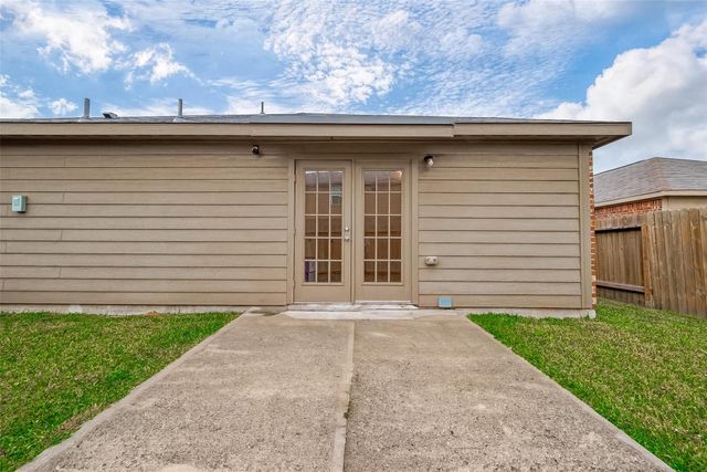 9915 Garnet Grove Drive, Rosharon, TX 77583