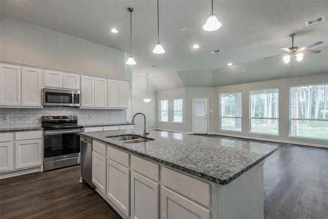 212 Road 6613, Dayton, TX 77535