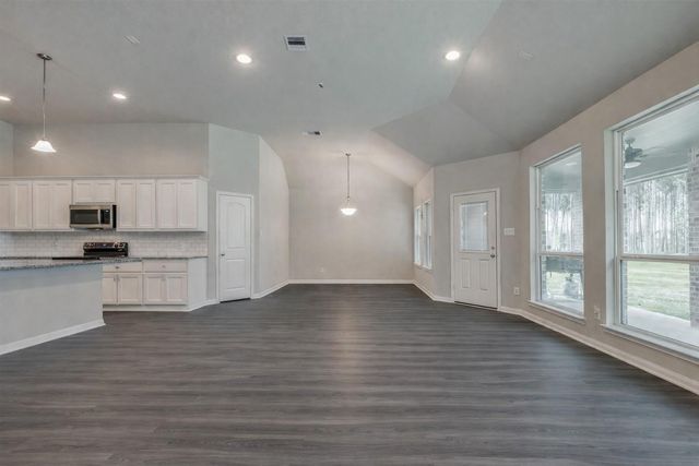 212 Road 6613, Dayton, TX 77535