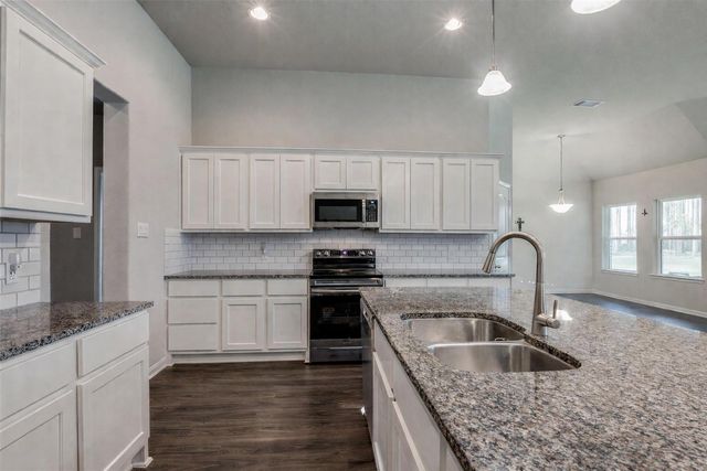 212 Road 6613, Dayton, TX 77535