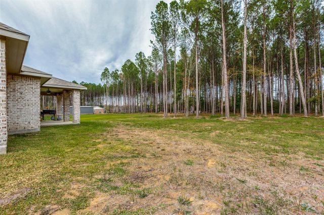 212 Road 6613, Dayton, TX 77535