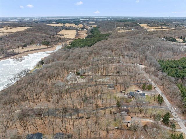 3973 Oak AVENUE, West Bend, WI 53095