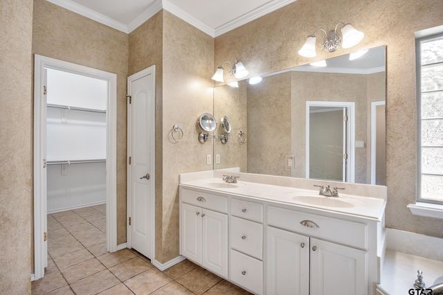 5603 Thomas Nelson Dr., Tyler, TX 75707