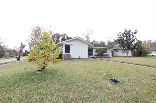 6915 Edgemoor Drive, Houston, TX 77074