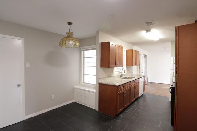 6915 Edgemoor Drive, Houston, TX 77074