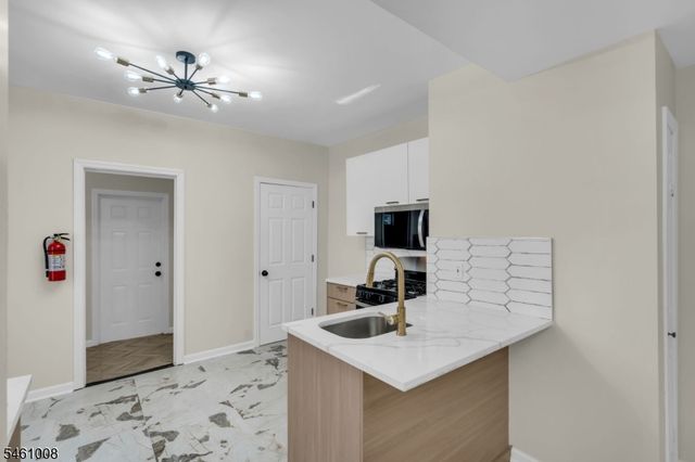 263 Sanford St, East Orange City, NJ 07018