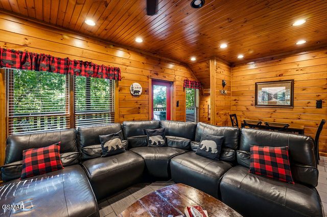 807 Great Smoky Way, Gatlinburg, TN 37738