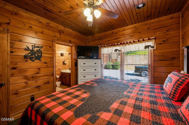 807 Great Smoky Way, Gatlinburg, TN 37738