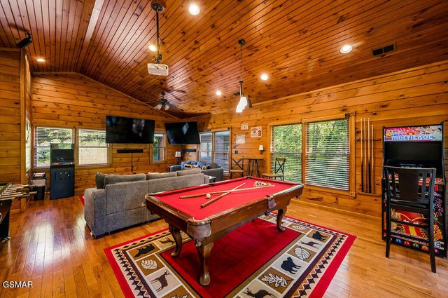 807 Great Smoky Way, Gatlinburg, TN 37738