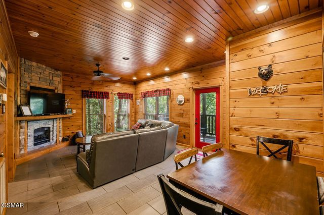 807 Great Smoky Way, Gatlinburg, TN 37738