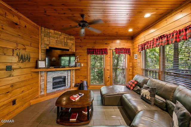 807 Great Smoky Way, Gatlinburg, TN 37738