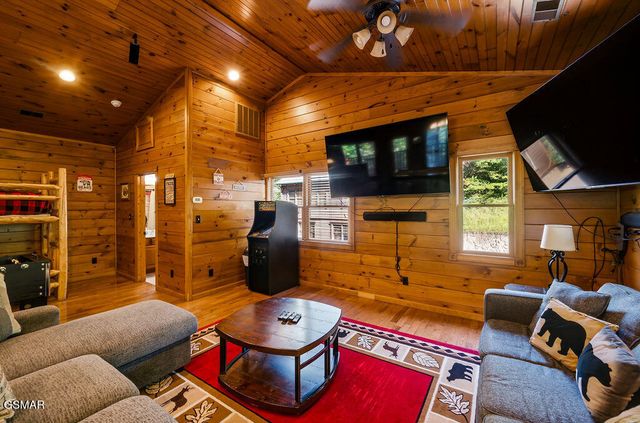 807 Great Smoky Way, Gatlinburg, TN 37738