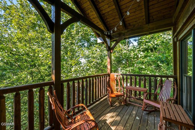 807 Great Smoky Way, Gatlinburg, TN 37738