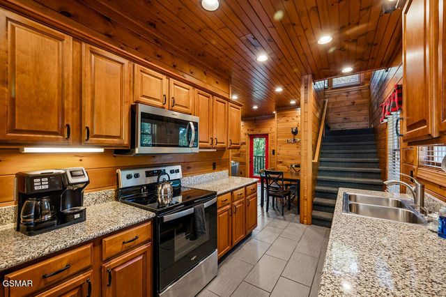 807 Great Smoky Way, Gatlinburg, TN 37738