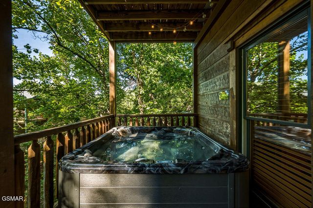 807 Great Smoky Way, Gatlinburg, TN 37738