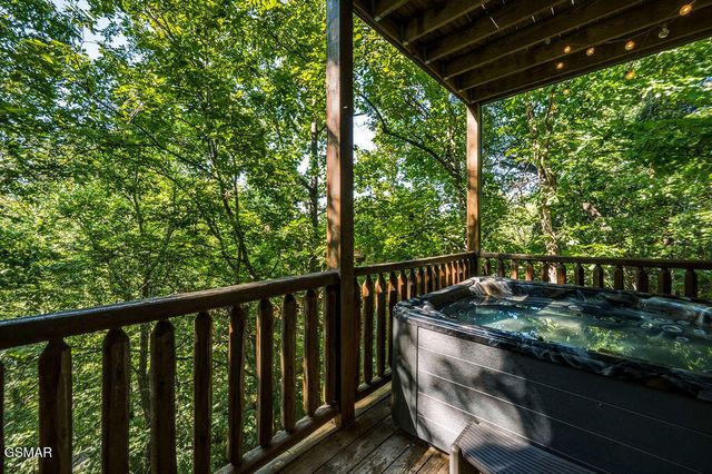 807 Great Smoky Way, Gatlinburg, TN 37738