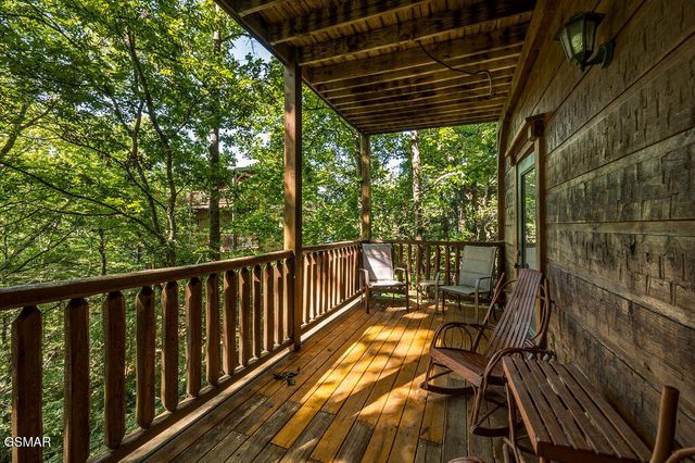 807 Great Smoky Way, Gatlinburg, TN 37738