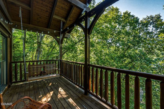 807 Great Smoky Way, Gatlinburg, TN 37738