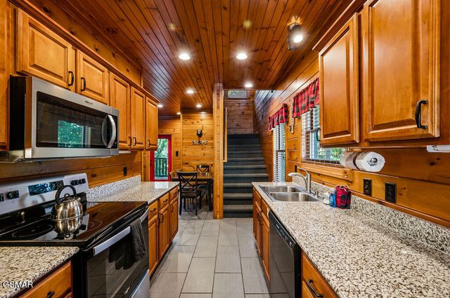 807 Great Smoky Way, Gatlinburg, TN 37738