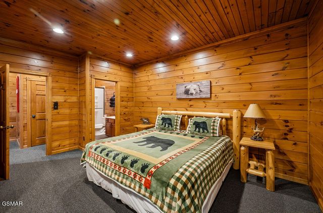 807 Great Smoky Way, Gatlinburg, TN 37738