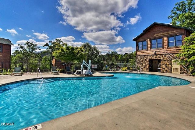 807 Great Smoky Way, Gatlinburg, TN 37738