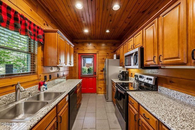 807 Great Smoky Way, Gatlinburg, TN 37738