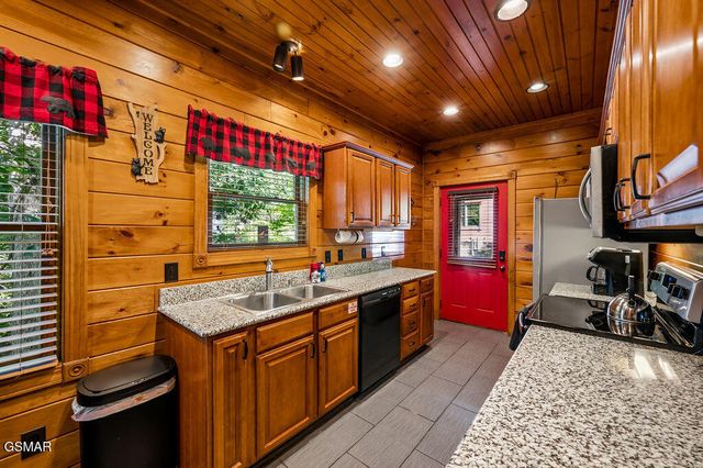 807 Great Smoky Way, Gatlinburg, TN 37738