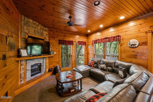 807 Great Smoky Way, Gatlinburg, TN 37738
