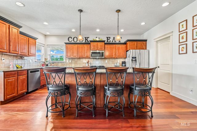 2813 S Bayhill Ct, Nampa, ID 83686